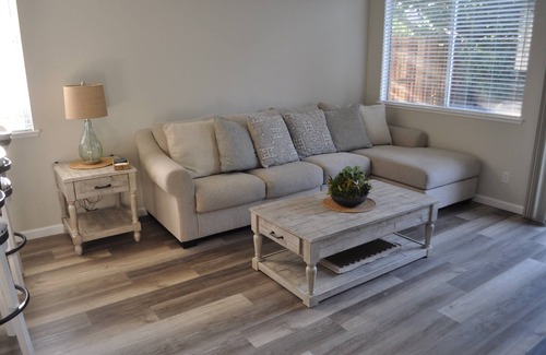 Roseville House | Relaxing and quite farmhouse style in Roseville. 1 mile from Aquatic Complex!