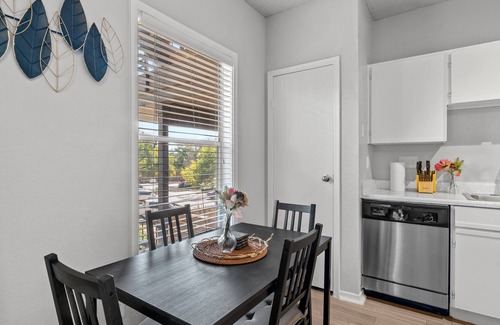 Milwood Apartment | Relaxing Apartment by the Domain