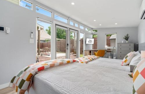 Montopolis House | Relaxing Austin Escape Cowboy Pool and Casita