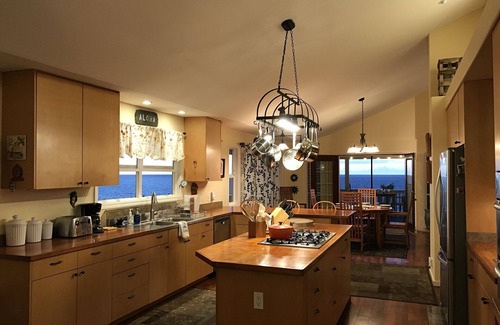 Captain Cook House | RELAXING, Away-from-it-All home on the water with small Natural Pool