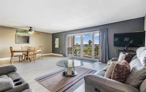 Indian Shores Apartment | Relaxing Beachside Condo with Pool in Indian Shores!
