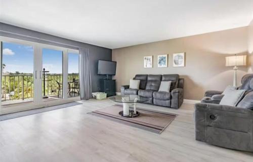 Indian Shores Apartment | Relaxing Beachside Condo with Pool in Indian Shores!