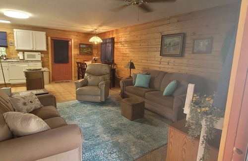 Longtown Cabin | Relaxing Cabin & Cottage close to the Lake Eufaula
