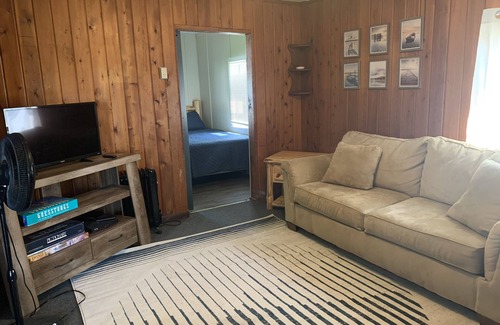 Garrison Cabin | Relaxing Cabin Getaway with Lake Front View!