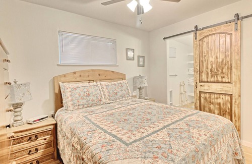 Christopher Creek Cabin | Relaxing Cabin Right on the Creek