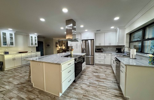 Island Estate House | RELAXING CAGED POOL WATERFRONT PRIVATE 1 STORY 4/3 DOCK LRG MASTER - RENOVATED