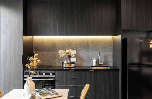 Newton Apartment | Relaxing CBD Parkside Aircon Studio vs Pool & Gym