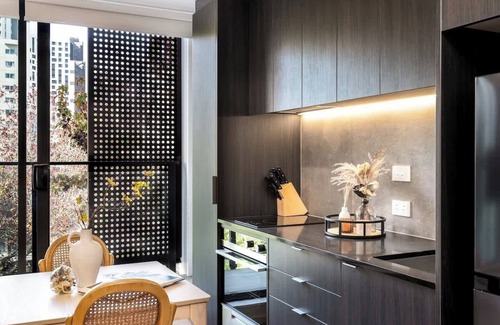 Newton Apartment | Relaxing CBD Parkside Aircon Studio vs Pool & Gym