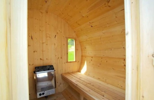 East Gwillimbury House | Relaxing Chalet Retreat at Sharon, ON