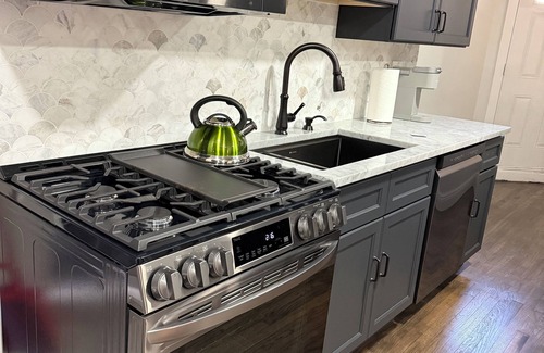 Chicago Condo | Relaxing Chicago Vibe - Minutes away from major attractions
