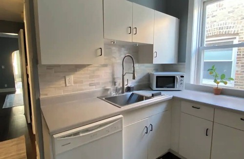 Edgewater House | Relaxing City Haven