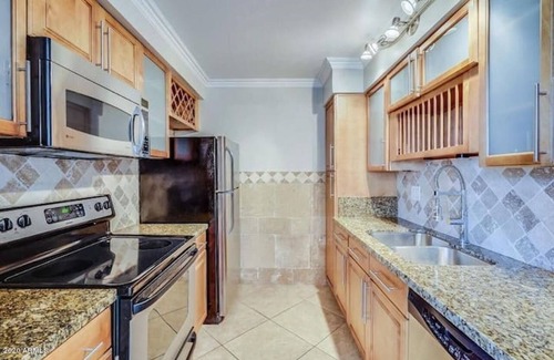 Entertainment District Condo | Relaxing Condo w/free parking - Just a 5 Min Drive to Old Town!