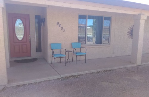 Peoria House | Relaxing country style home with spacious backyard in a quiet neighborhood.