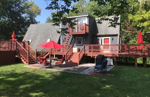 Findlay Ski Chalet | Relaxing, Cozy and Secluded One Loft Bedroom A-Frame with Private Pool