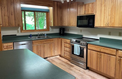 Branch Cabin | Relaxing cozy cabin on beautiful Pere Marquette River - Recently Renovated!