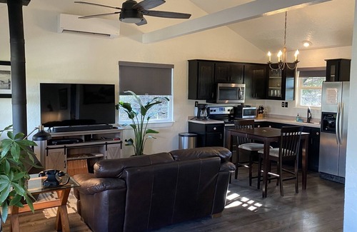 Wimberley House | Relaxing Cozy Private Cottage with Hot Tub