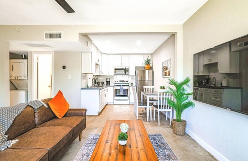 Camelback East Condo | Relaxing Desert Botanical 2 Bedroom In Biltmore