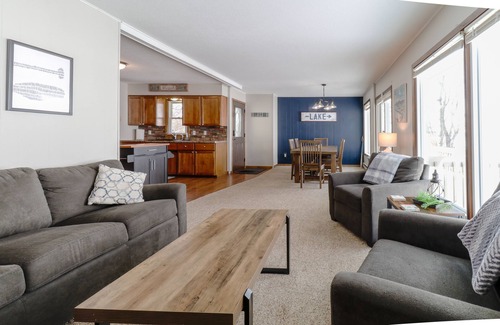 Atwater House | Relaxing Diamond Lake Vacation Home (Spicer Area)