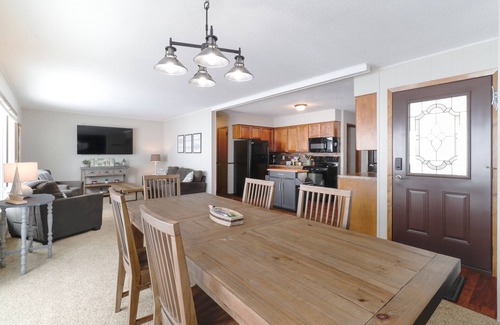 Atwater House | Relaxing Diamond Lake Vacation Home (Spicer Area)