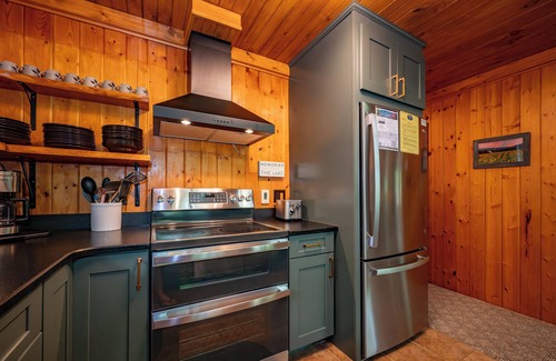 Swanton House | Relaxing Dog-Friendly Lake Escape w/Fire Pit