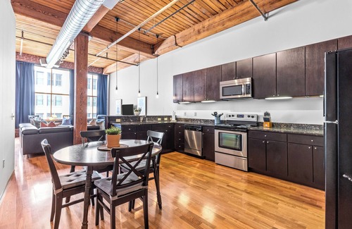 Downtown West Apartment | Relaxing Downtown Loft-Walk to Conventions/Games