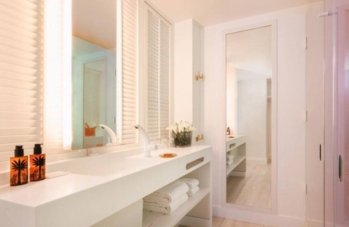 Nassau Hotel | Relaxing Escape | 2BR Unit, Water Park, Pools, Onsite Bar & Resto, Pet-Friendly!