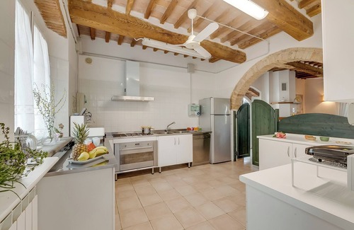 Civitella Paganico House | Relaxing Family Villa Roses Private Pool, Civitella Paganico, Italy