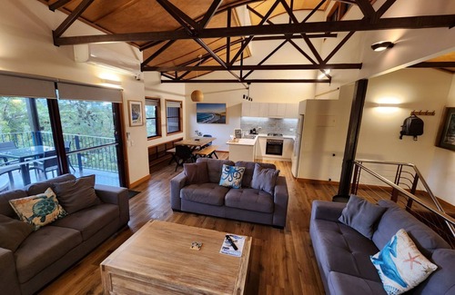 Kingfisher Bay Villa | Relaxing family friendly Villa w/spa & BBQ located on K'gari- Fraser Island