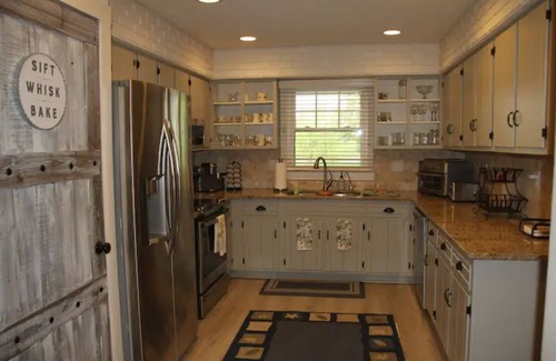 Westfield House | Relaxing family-friendly home in the country just 5 minutes from Grand Park.