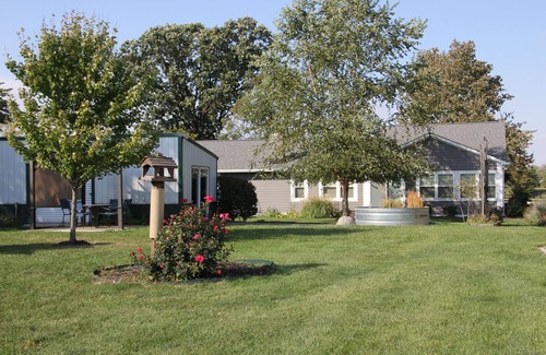 Westfield House | Relaxing family-friendly home in the country just 5 minutes from Grand Park.