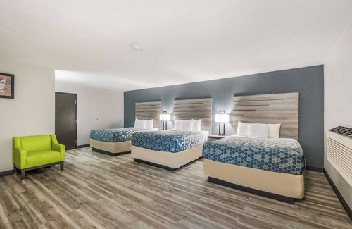 Lovington Hotel | Relaxing Family Ready Room Near Downtown | Free Onsite Parking