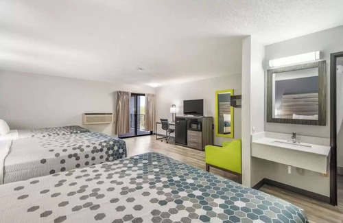 Lovington Hotel | Relaxing Family Ready Room Near Downtown | Free Onsite Parking