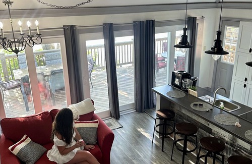 Fenelon Falls House | Relaxing Farmhouse Escape