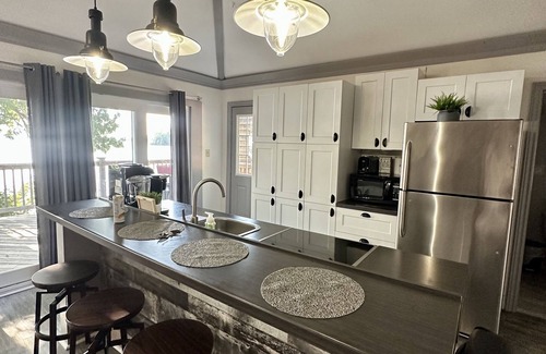 Fenelon Falls House | Relaxing Farmhouse Escape