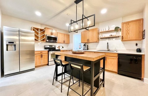 Converse House | Relaxing Feng Shui Family Retreat 12 Miles from San Antonio Airport