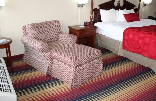 Perry House | Relaxing Getaway! Free Parking, Pool, Near Perry Area Historical Museum