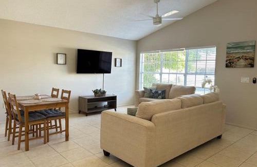 Park East House | Relaxing Getaway in Sarasota Great Location Whole House