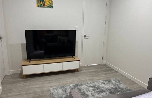 The Gardens Apartment | Relaxing Getaway One Bed Studio - Auckland Botanical Gardens