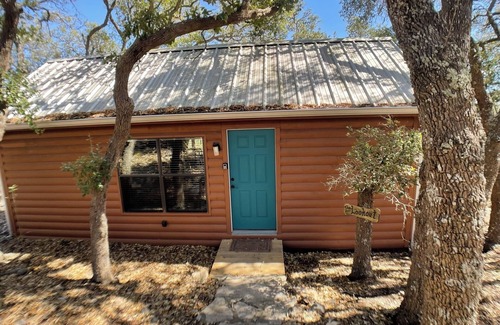 Fredericksburg Apartment | Relaxing Getaway at The Lookout Cabin, Pet Friendly