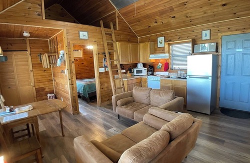 Fredericksburg Apartment | Relaxing Getaway at The Rocky Top Cabin, Pet Friendly