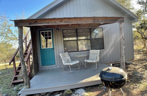 Fredericksburg Apartment | Relaxing Getaway at The Siesta Cabin, Pet Friendly