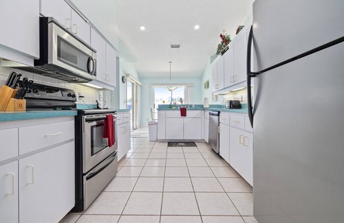 Fairway Oaks House | Relaxing Gulf Getaway Heated Pool, Covered Patio & Prime Location Near Parks, Beaches & Attractions!