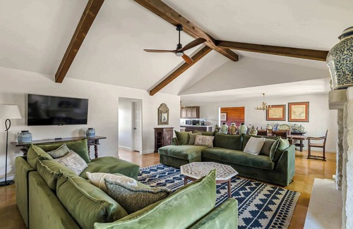 Boerne House | Relaxing Hill Country Home with a Firepit & Patio