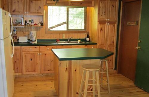 Hillside Beach Cabin | Relaxing Hillside Beach Cottage - Lake Winnipeg