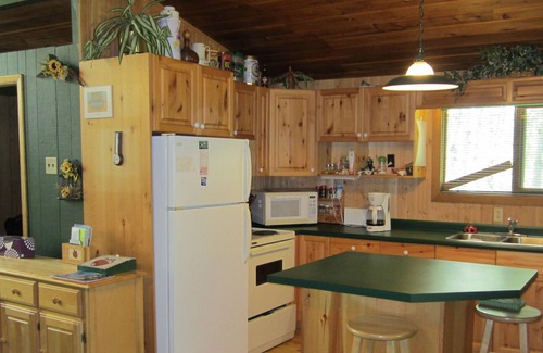 Hillside Beach Cabin | Relaxing Hillside Beach Cottage - Lake Winnipeg