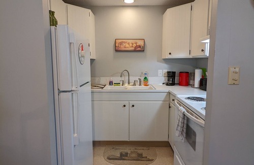Clear Lake Apartment | Relaxing Home Away - Beach, Downtown Just 4 blocks