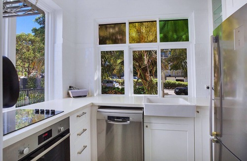 Bellevue Hill Apartment | Relaxing Home in Coastal Colours. Close to Bondi Beach.