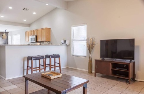 Avondale House | Relaxing house near stadium, pool heater, BBQ