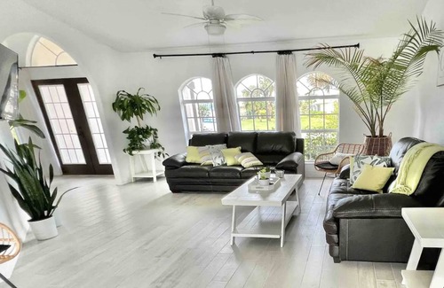 Long Meadow House | Relaxing house with private pool 15 minutes from beach