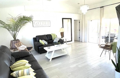 Long Meadow House | Relaxing house with private pool 15 minutes from beach